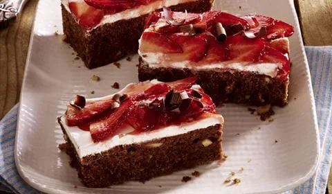 recipe image Erdbeer-Schokoladen-Schnitten