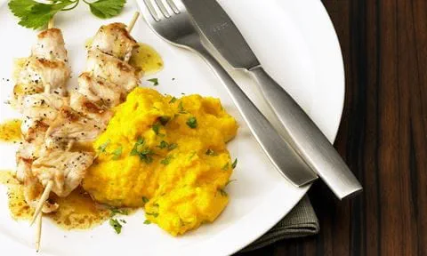 recipe image Kürbismus mit Putenspießen