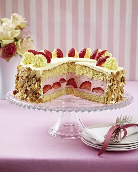 recipe image Erdbeer-Vanille-Torte