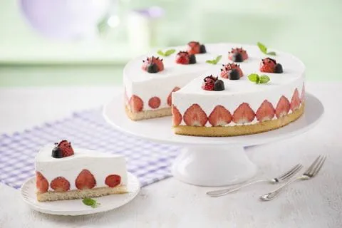 recipe image Erdbeer-Quark-Torte