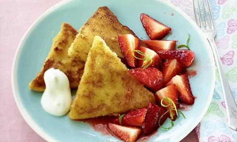 recipe image Grießschnitten mit marinierten Erdbeeren
